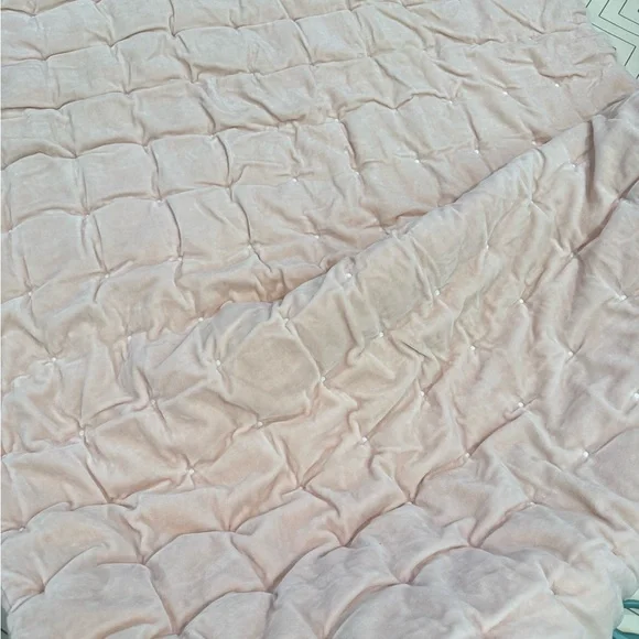 Restoration Hardware Baby & Child Pink Velveteen Quilt - Picture 7 of 9